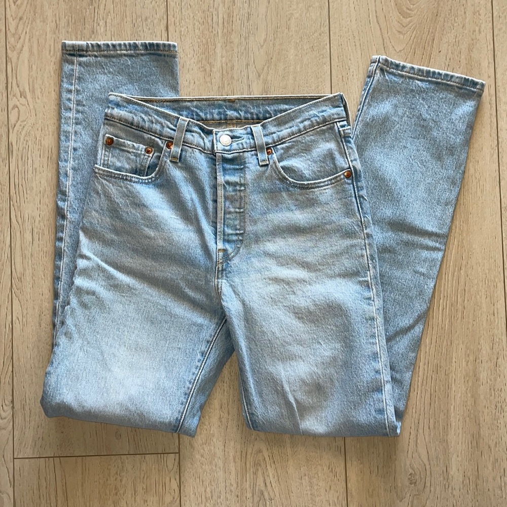 Levi’s 501 W25 L30 light jean- no rip! Worn 1-2 times